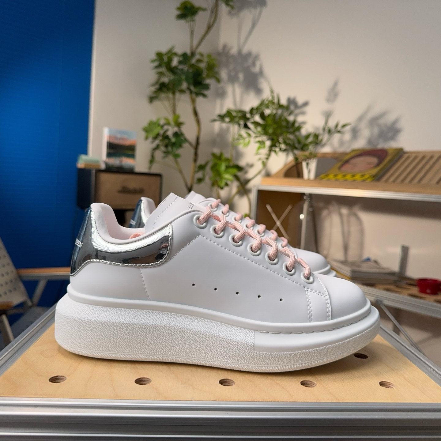 Alexander McQueen Oversized Sneaker ‘White Silver Pink’